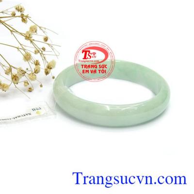 vòng ngọc cẩm thạch luôn là món đồ trang sức được ưa thích