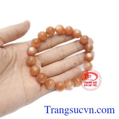 Đá mặt trời mang lại nguồn năng lượng cho người đeo, giúp tinh thần lạc quan, bổ trợ sức khỏe và đem lại tình yêu cho bạn. 