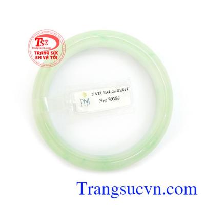 Vòng Tay Cẩm Thạch May Mắn trong phong thủy ngọc cẩm thạch chứa nguồn năng lượng tốt dồi dào, có tác dụng giải trừ tà khí, mang lại may mắn, bình an và tài lộc cho người đeo