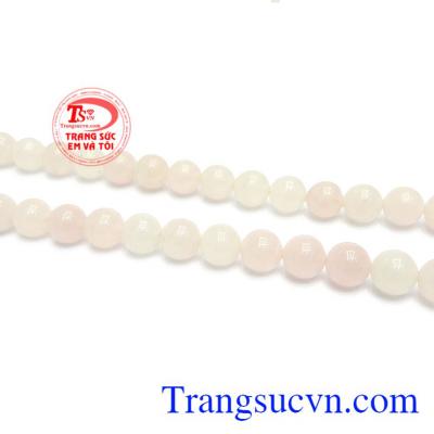 Sản phẩm có thể kết hợp cùng áo dài, áo bà ba, trong những dịp quan trọng hoặc ngày lễ