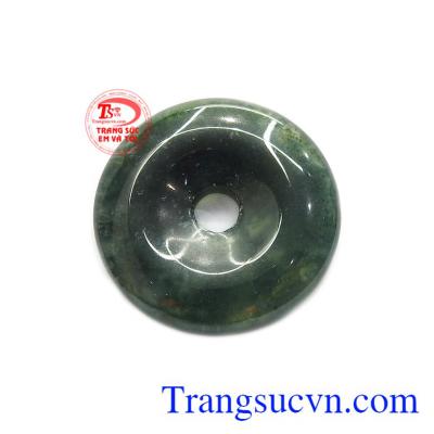 Mặt đồng xu canxedon thiên nhiên là một sản phẩm mới được chế tác theo hình đồng xu, biểu tượng cho sự giàu có, thịnh vượng.