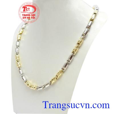Dây Chuyền Nam Vàng Ý Cá Tính được chế tác kiểu dáng mới lạ, đem đến nét mạnh mẽ, cá tính cho người đeo, là kiểu dây chuyền được nhiều phái mạnh ưa chuộng