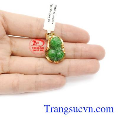 Mặt dây có thể kết hợp cùng dây da, dây cao su hoặc dây chuyền vàng.