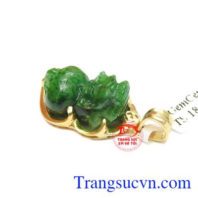 Với sự kết hợp từ ngọc cẩm thạch và vàng tây 14k mang đến cho khách hàng sản phẩm chất lượng, bền đẹp.