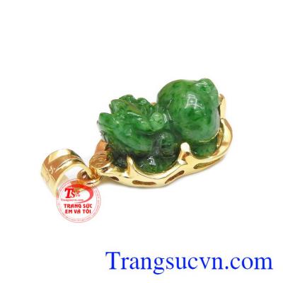 Mặt dây tỳ hưu phỉ thúy thiên nhiên đẹp là một trong những sản phẩm được khách hàng yêu thích và lựa chọn. 