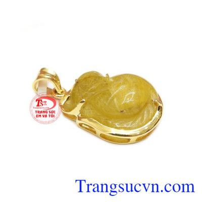 Mặt dây hồ ly thạch anh tóc đẹp được chế tác tinh tế, sang trọng.