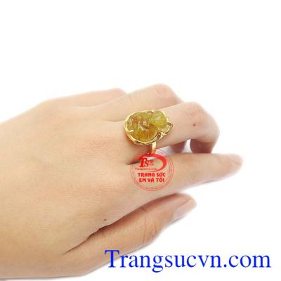 Nhẫn hồ ly thạch anh có giấy kiểm định đá quý.