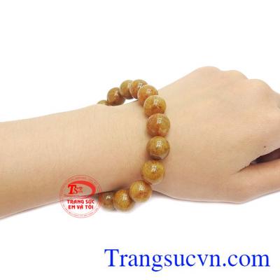 Thạch anh tóc mang đến sự thịnh vượng và thăng tiến.