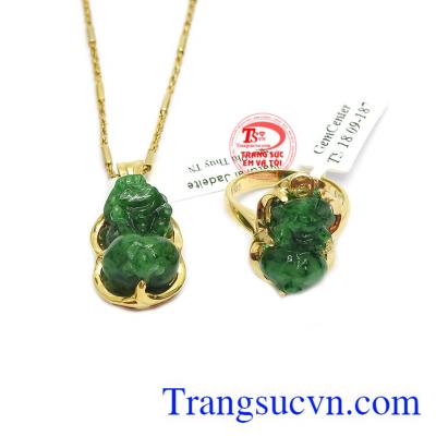 Bộ trang sức được chế tác từ vàng 14k đảm bảo độ bền đẹp.