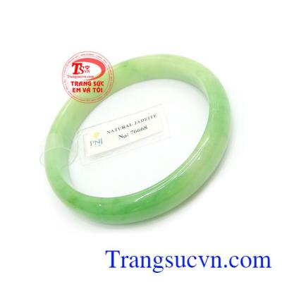 Xanh Ngọc Cẩm Thạch Ngọc cẩm thạch từ xưa đến nay đã rất được mọi người ưa chuộng với ý nghĩa sẽ mang lại may mắn, xua đuổi tà ma, mang đến cuộc sống yên bình và hạnh phúc cho người đeo