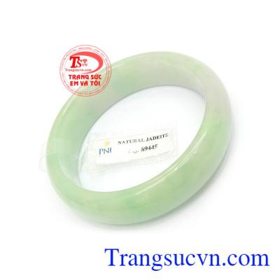 Vòng Tay Ngọc Jadeite Thiên Nhiên đeo hợp phong thủy, ngọc cẩm thạch có tác dụng trừ tà, mang bình an, hạnh phúc và thăng tiến cho người đeo