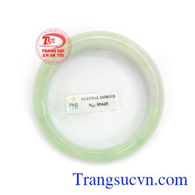 Vòng cẩm thạch được nhiều người ưa chuộng từ xưa đến nay như là lá bùa hộ mệnh cho chủ nhân