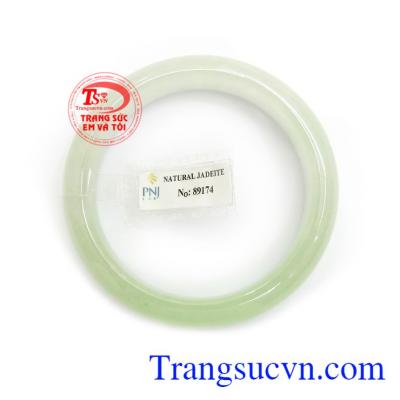 Vòng tay cẩm thạch được rất nhiều người ưa chuộng như là lá bùa hộ mệnh cho bản thân