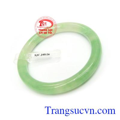 Vòng ngọc tay đeo đẹp, hợp thời trang và phong thủy, ngọc cẩm thạch có tác dụng chữa bệnh, giảm căng thẳng, giải trừ tà ma, mang may mắn, bình an và tài lộc cho người đeo