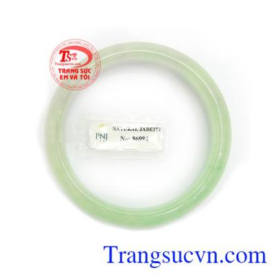 Đeo vòng tay Ngọc Phỉ Thúy còn giúp xua tan sự phiền muộn mang lại bình an cho người đeo