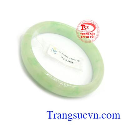 Vòng Tay Ngọc chứa ngồn năng lượng tốt dồi dào, là tinh túy của tự nhiên, vì vậy có tác dụng mang lại bình an, may mắn và tài lộc cho người đeo
