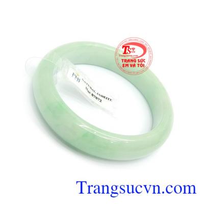 Vòng Ngọc Bản Hẹ đeo hợp phong thủy, ngọc cẩm thạch có tác dụng xua đuổi ma quỷ, mang đến bình an, hạnh phúc và thăng tiến trong công việc cho người đeo