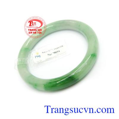 Vòng tay vân đậm chứa nguồn năng lượng tốt, là sự kết tinh của tự nhiên, mang lại may mắn, tài lộc và bình an cho người đeo, là sản phẩm được rất nhiều người ưa chuộng