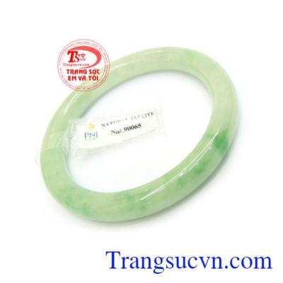 Ngọc cẩm thạch, phù hợp với nhiều lứa tuổi, đeo hợp thời trang và quý phái. sản phẩm phù hợp làm quà tặng cho Chị Em, Mẹ, Bà và người thân yêu trong các dịp lễ, tết, sinh nhật, ngày kỷ niệm ....