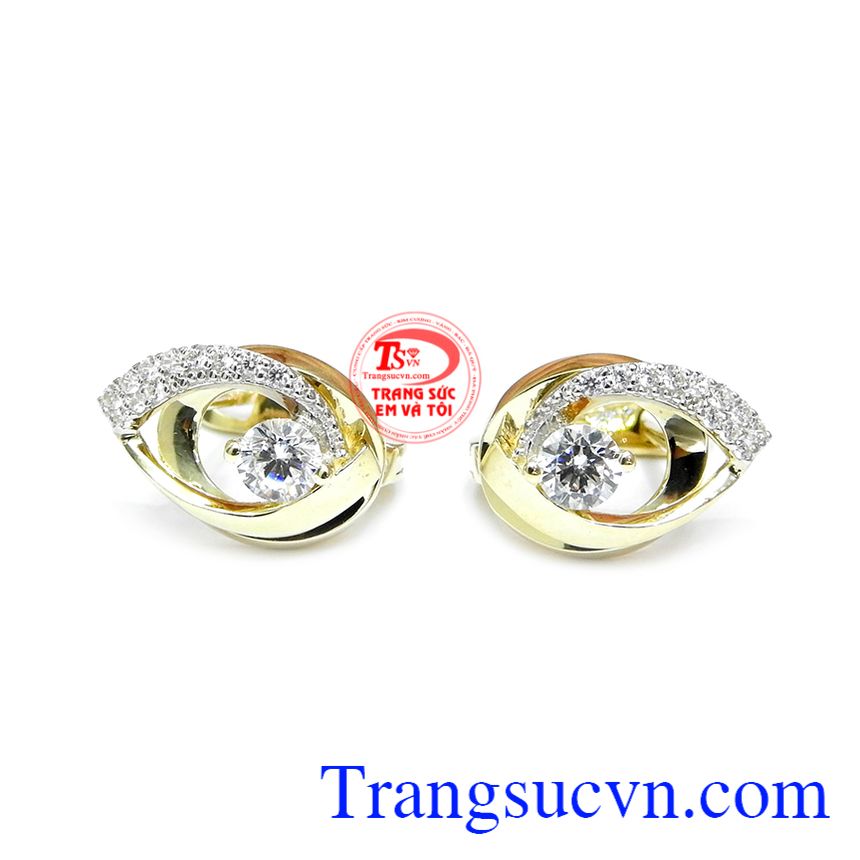 Hoa tai Hàn Quốc sang trọng được thiết kế tinh tế, kết hợp giữa vàng và đá Cz lấp lánh mang đến cho người đeo một sản phẩm hoàn hảo.