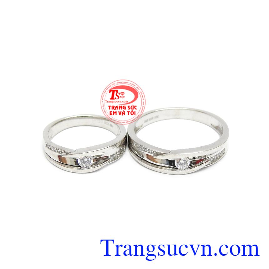Nhẫn cưới vàng trắng 10k đẹp được nhập khẩu từ Hàn quốc với kiểu dáng tinh tế, thời trang.