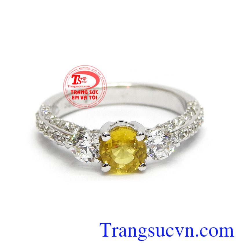 Sapphire vàng thiên nhiên là viên đá của tình yêu thương, sự ấm áp, thành công và giàu sang