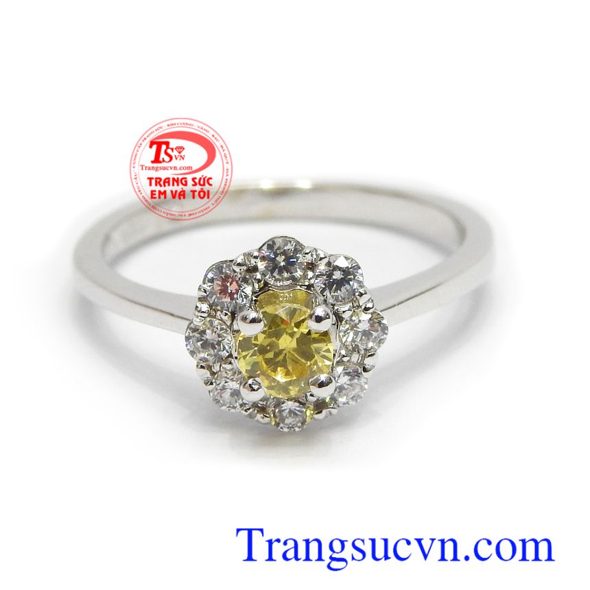 Sapphire vàng là biểu tượng cho hạnh phúc, giàu sang và bình an cho người đeo