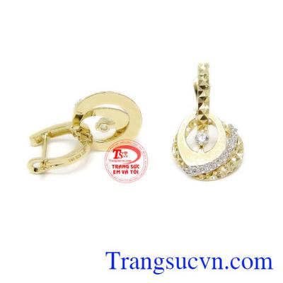 Sản phẩm chế tác từ vàng 10k đảm bảo độ bền đẹp. 