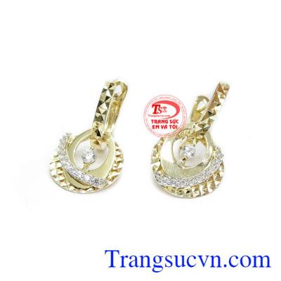 Hoa tai Hàn Quốc quyến rũ mang thiết kế vô cùng mới lạ, trẻ trung. 