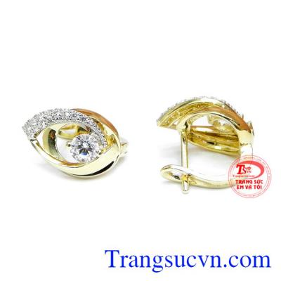 Đôi hoa tai chế tác từ vàng 10k bền đẹp, thích hợp làm quà tặng cho người phụ nữ của bạn.