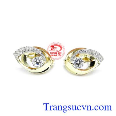 Hoa tai Hàn Quốc sang trọng được thiết kế tinh tế, kết hợp giữa vàng và đá Cz lấp lánh mang đến cho người đeo một sản phẩm hoàn hảo.