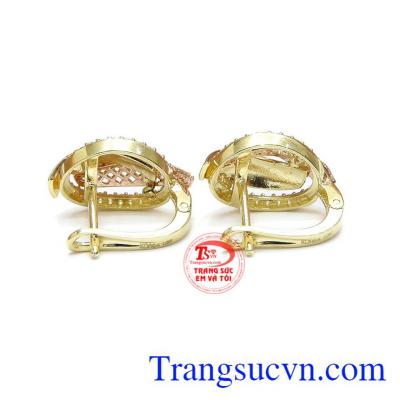 Sản phẩm kết hợp giữa vàng màu, vàng trắng và vàng hồng. 