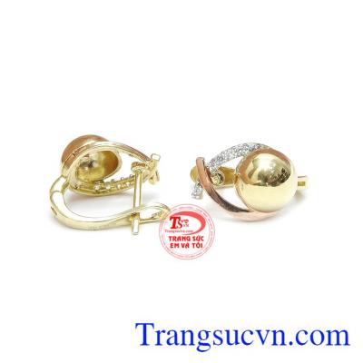 Sản phẩm kết hợp hài hòa giữa vàng màu, vàng hồng và đá Cz lấp lánh.