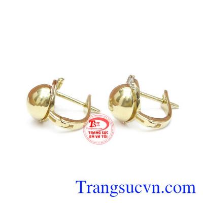 Đôi hoa tai giúp bạn gái thêm hoàn thiện và ấn tượng hơn.