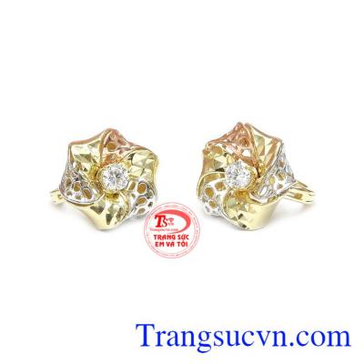 Hoa tai Hàn Quốc hoa mai mang thiết kế độc đáo và mới lạ