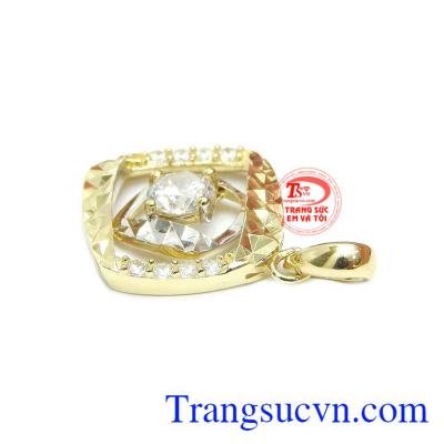 Mặt dây mang đến cho người đeo sự hoàn hảo, tăng thêm phần quyến rũ.