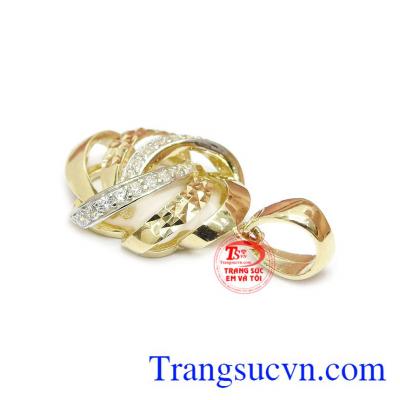 Mặt dây giúp cho chiếc dây chuyền của bạn thêm ấn tượng và hoàn hảo hơn.