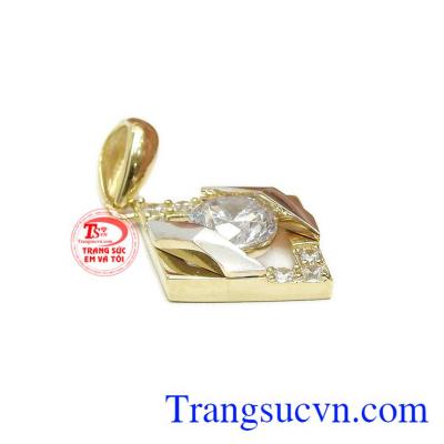 Với chiếc mặt dây nhỏ xinh này sẽ giúp bạn gái thêm cuốn hút hơn.