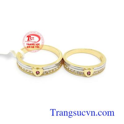 Đôi nhẫn cưới luôn có mặt trong hầu hết các hôn lễ từ xưa đến nay, nó đã trở thành minh chứng cho tình yêu của đôi bạn trẻ