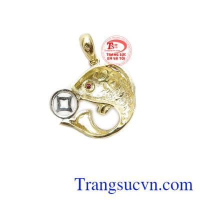 Mặt dây cá chép kim tiền được nhập khẩu từ Hàn Quốc.