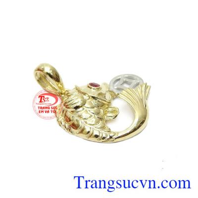 Thiết kế chi tiết, tỉ mỉ giúp sản phẩm trở nên sống động, đẹp mắt. Sản phẩm chế tác từ vàng 10k.