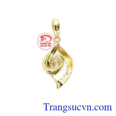 Mặt dây duyên dáng Hàn Quốc nhỏ xinh và đẹp mắt sẽ giúp người đeo trở nên thu hút hơn. 