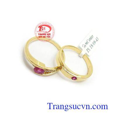 Nhẫn Cưới Ruby Hạnh Phúc Bình An gắn Ruby là biểu tượng cho tình yêu vĩnh cửu, lãng mạn và nồng nàn