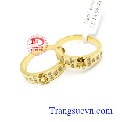 Sapphire thường được gắn lên nhẫn cưới, nhẫn đính hôn thể hiện lòng chung thủy, cùng nhau xây dựng gia đình hạnh phúc