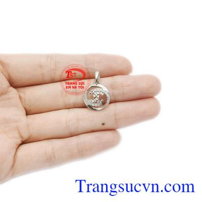 Mặt dây channel thích hợp làm quà tặng cho người phụ nữ của bạn.