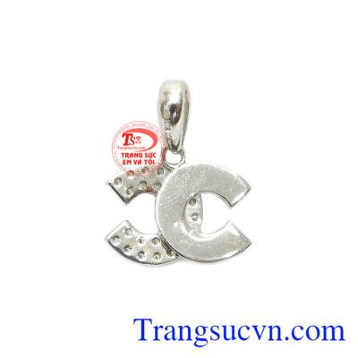 Mặt dây channel Hàn Quốc tỏa sáng là một sản phẩm mới với kiểu dáng trẻ trung, năng động.