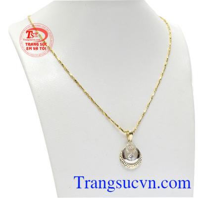 Bộ trang sức Hàn Quốc tinh tế bao gồm mặt dây và dây chuyền.