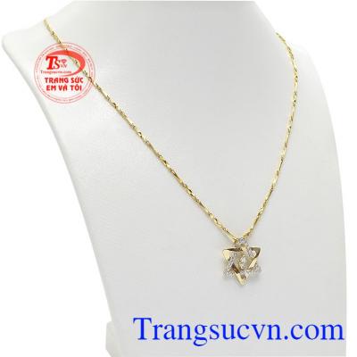 Bộ trang sức Hàn Quốc ngôi sao được kết hợp từ mặt dây và dây chuyền.