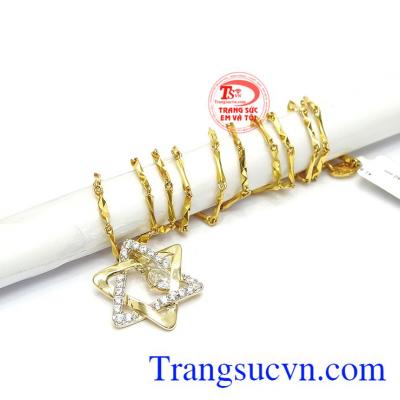 Bộ trang sức sang trọng, tinh tế giúp bạn gái tự tin và xinh đẹp.