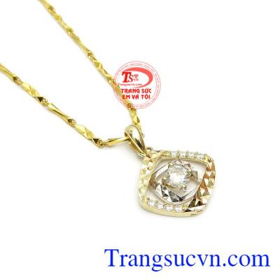 Sản phẩm chế tác từ vàng 10k sáng bóng, bền đẹp.